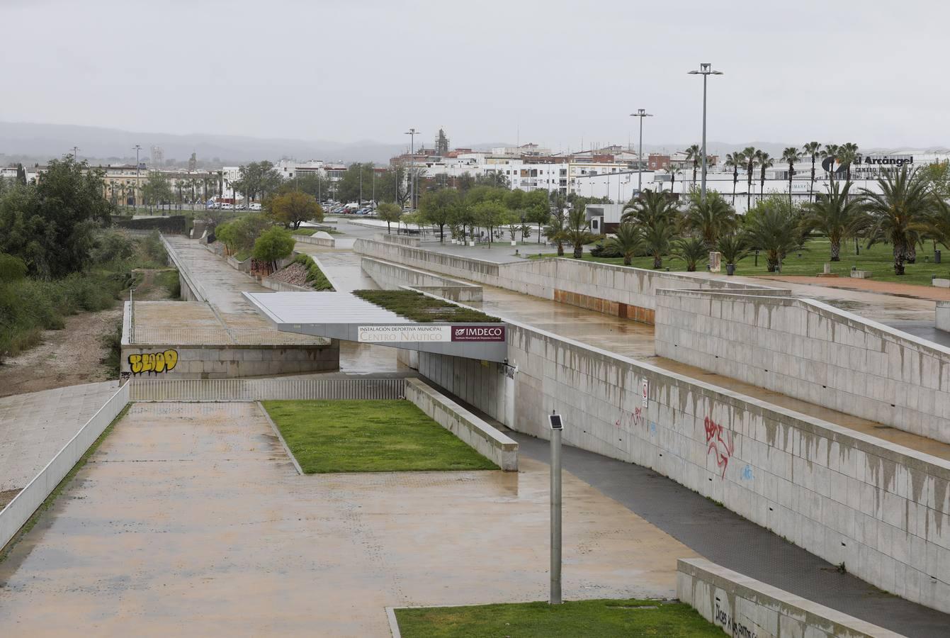 Las calles desiertas de un domingo de coronavirus en Córdoba, en imágenes