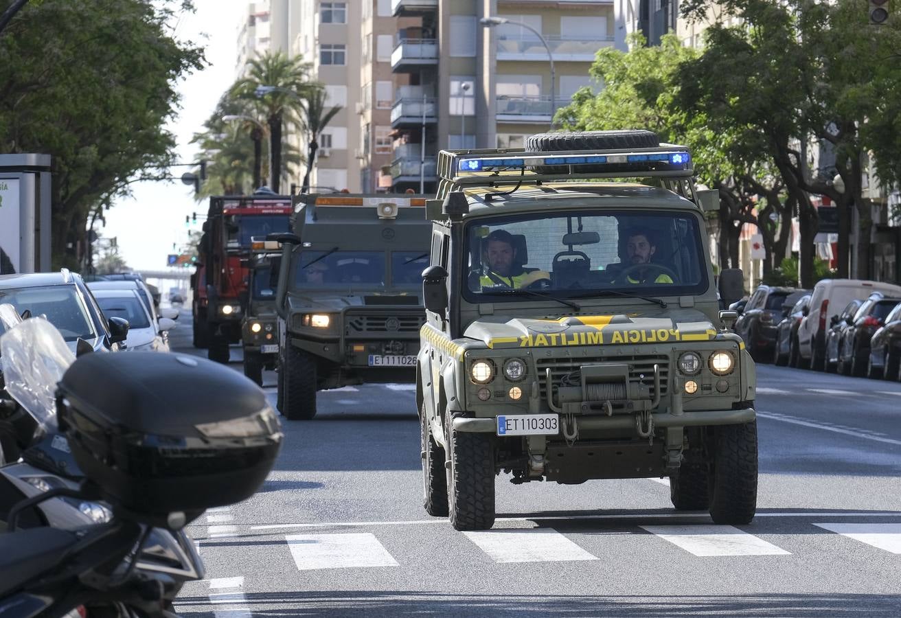 FOTOS: La UME desinfecta varias zonas de Cádiz