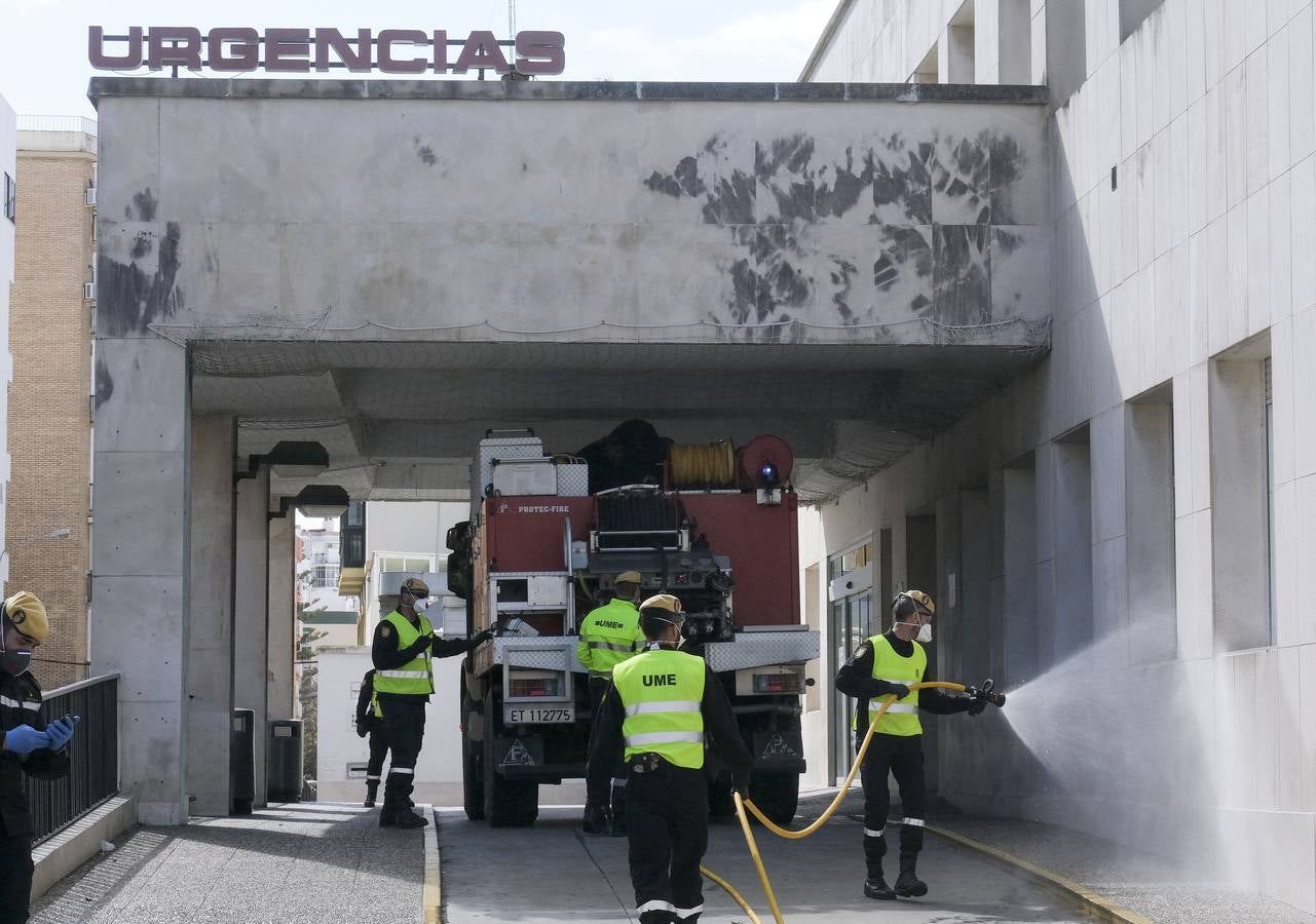 FOTOS: La UME desinfecta varias zonas de Cádiz