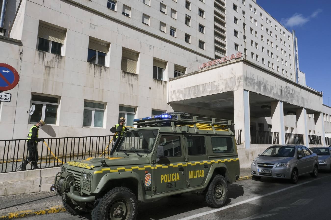 FOTOS: La UME desinfecta varias zonas de Cádiz