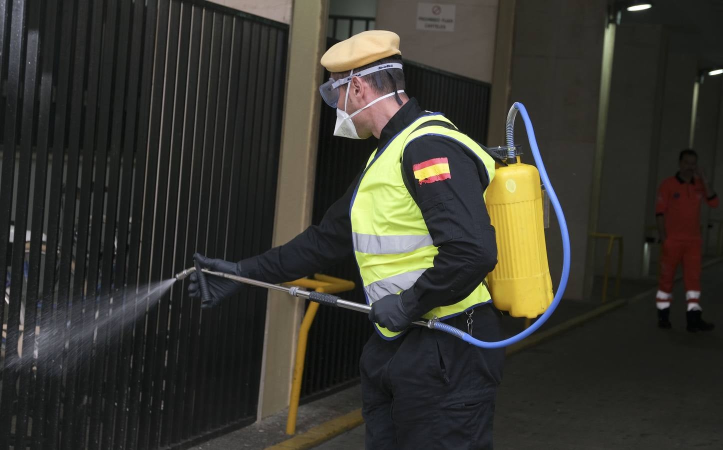 FOTOS: La UME desinfecta varias zonas de Cádiz