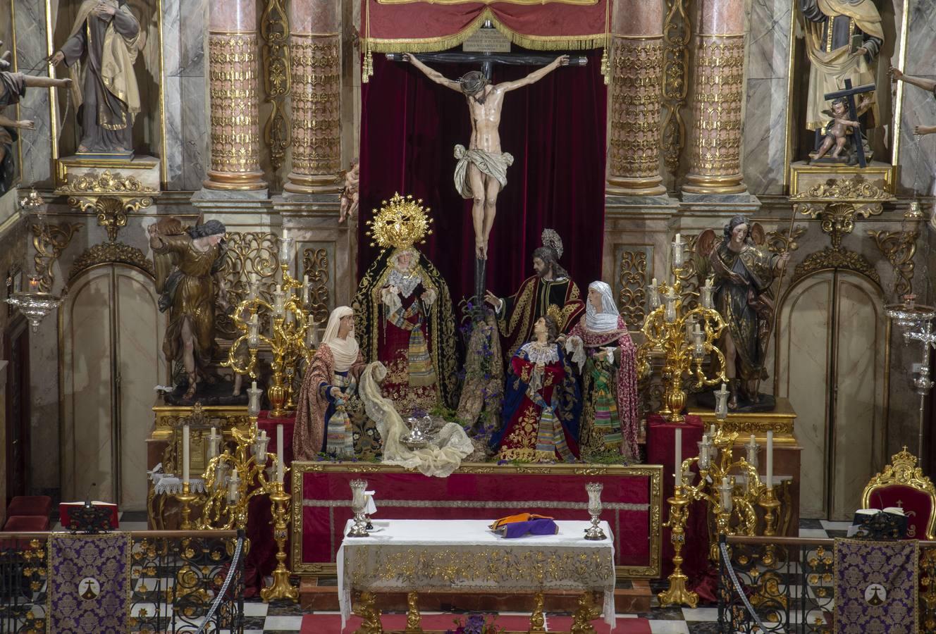 El altar de quinario del Cristo de los Desamparados del Santo Ángel