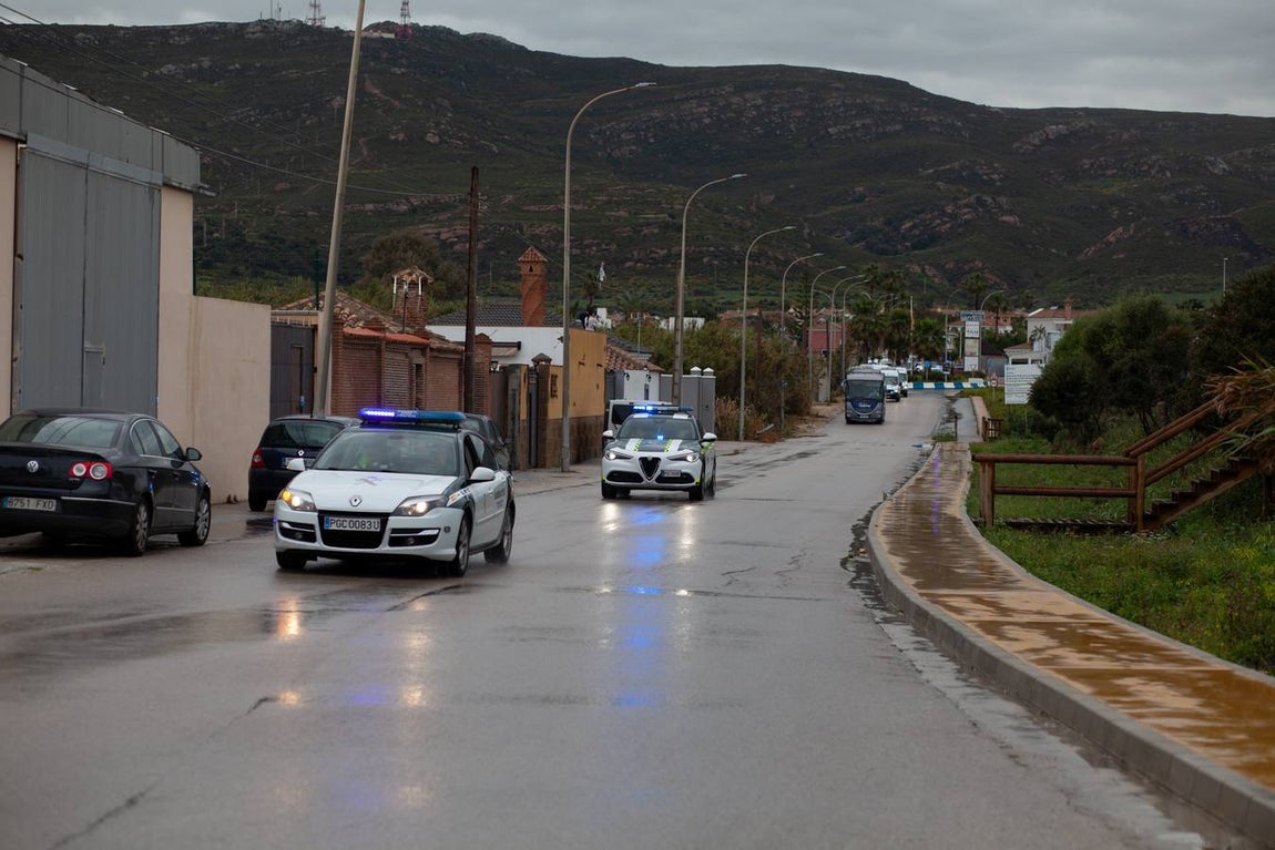 FOTOS: Así ha sido el traslado de los ancianos de Alcalá del Valle a La Línea