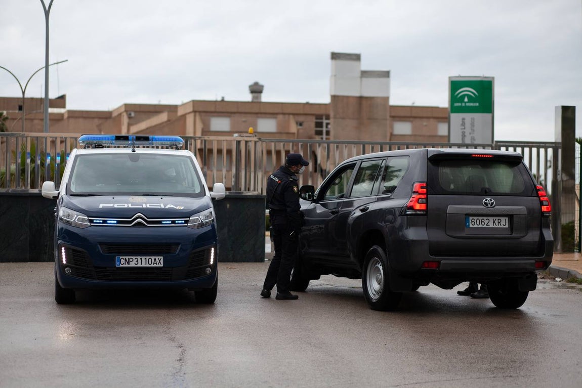 FOTOS: Así ha sido el traslado de los ancianos de Alcalá del Valle a La Línea