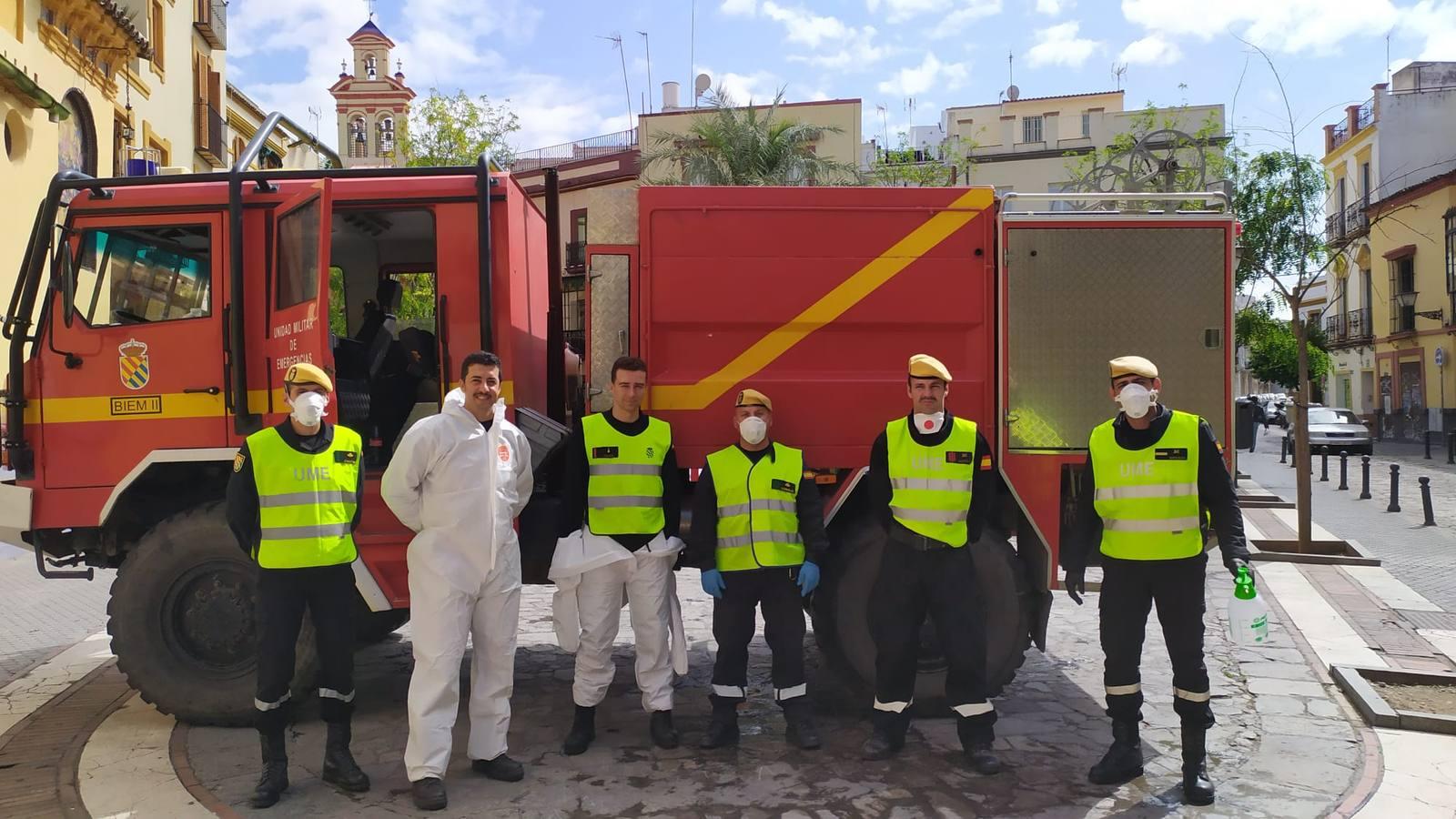 Coronavirus en Sevilla: efectivos de la UME desinfectan la Residencia de Mayores de San Juan de la Palma