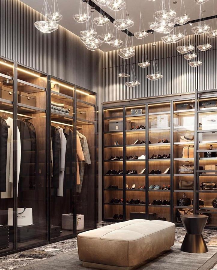 Incluye sillones - Los mejores vestidores de lujo para inspirarte. Fundamentales cuando te estás probando las prendas.