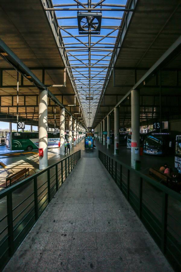 Coronavirus en Sevilla: en imágenes, las estaciones de autobuses durante el estado de alarma