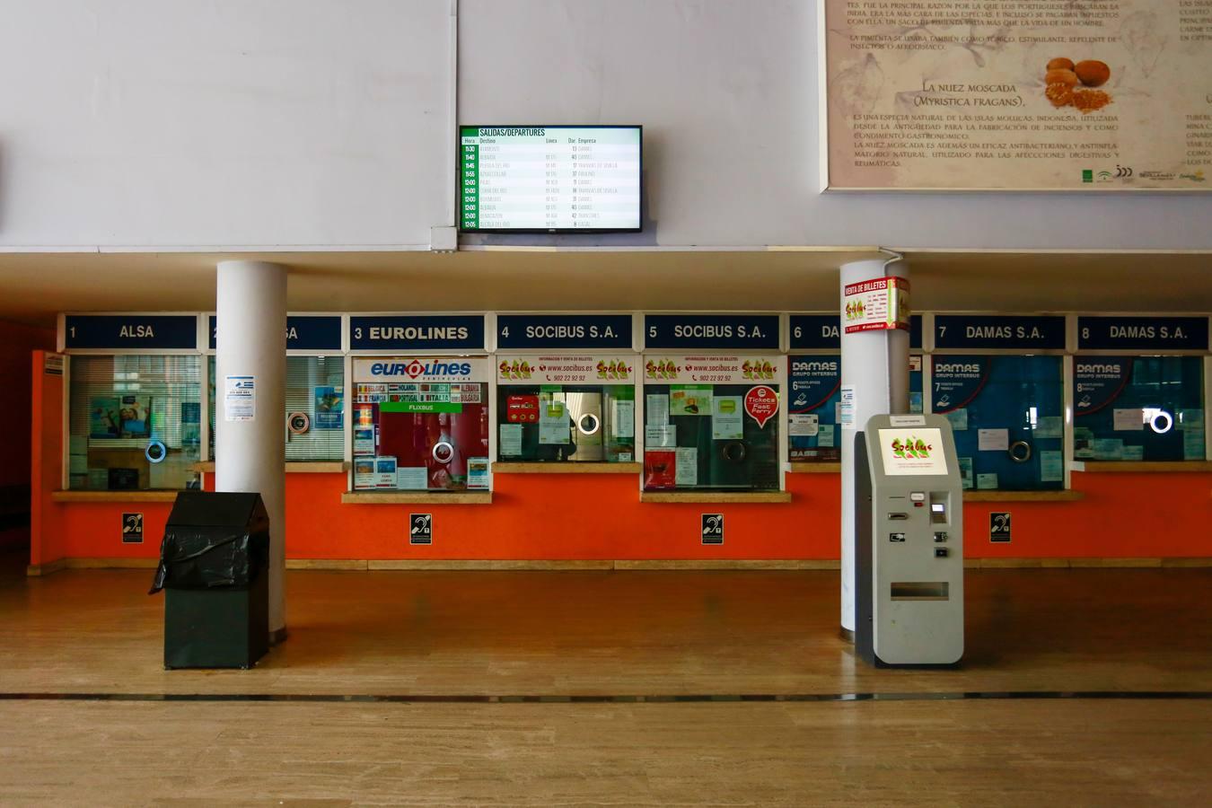 Coronavirus en Sevilla: en imágenes, las estaciones de autobuses durante el estado de alarma