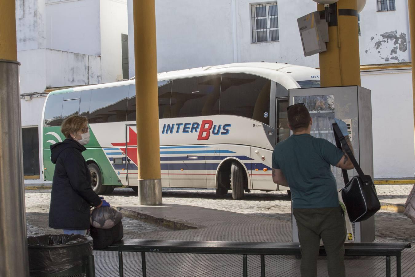 Coronavirus en Sevilla: en imágenes, las estaciones de autobuses durante el estado de alarma