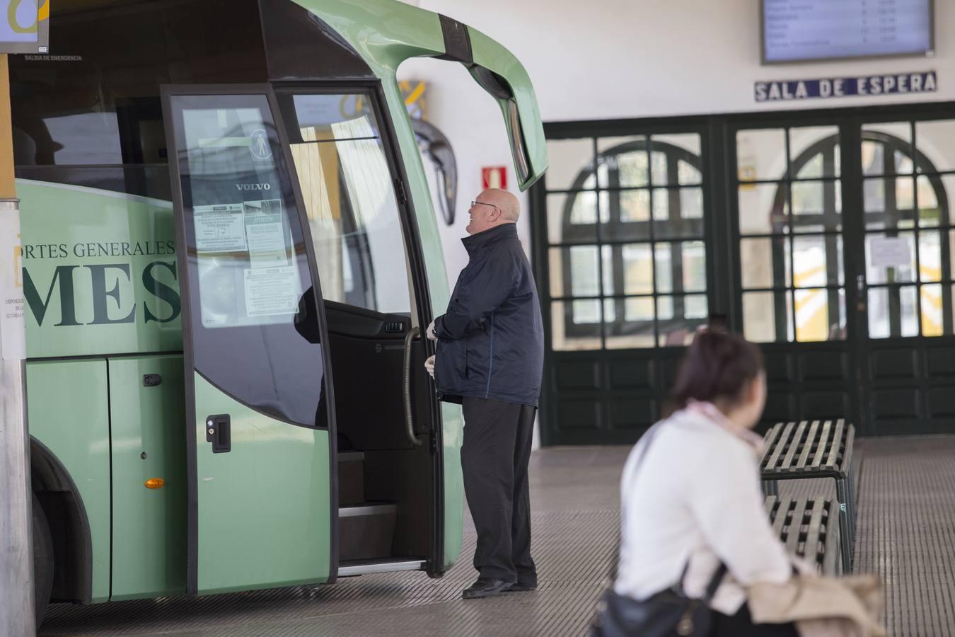 Coronavirus en Sevilla: en imágenes, las estaciones de autobuses durante el estado de alarma