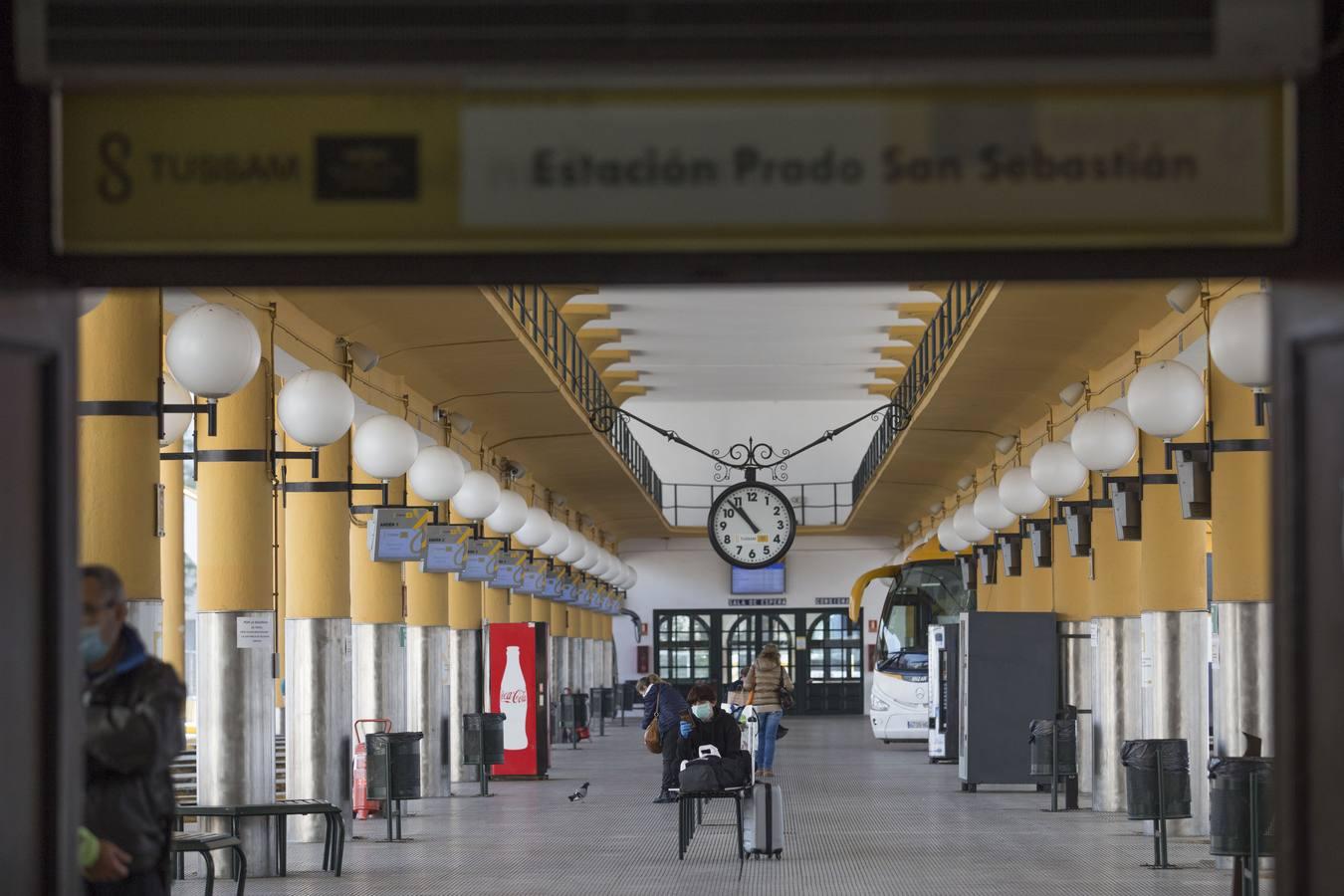 Coronavirus en Sevilla: en imágenes, las estaciones de autobuses durante el estado de alarma