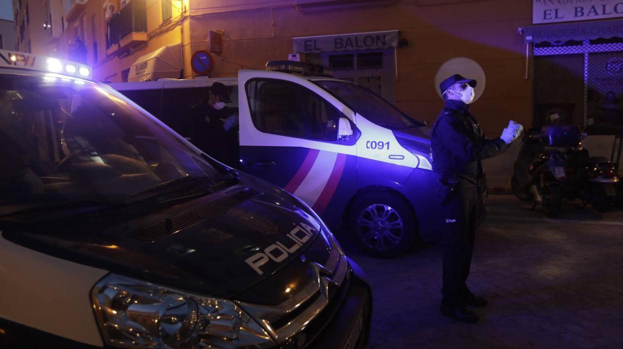 FOTOS: La Policía Nacional recibe el cariño de la residencia de mayores Matía Calvo