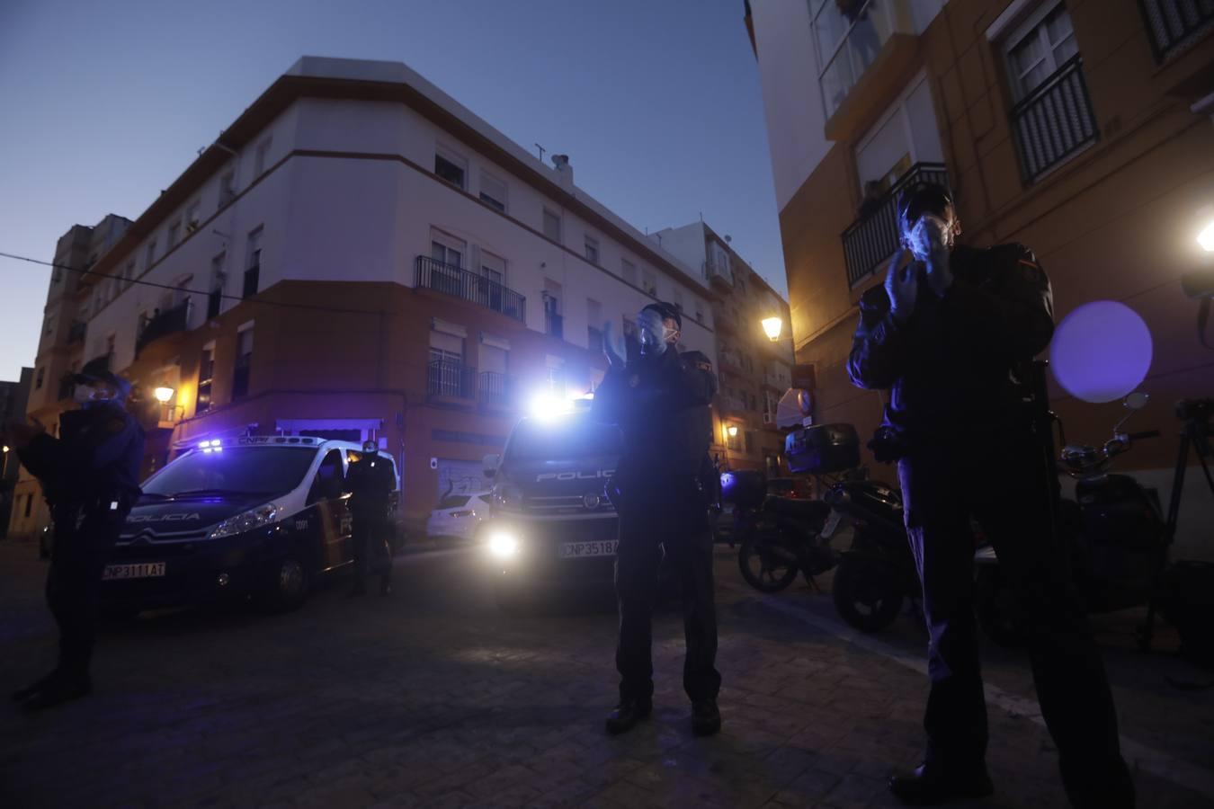 FOTOS: La Policía Nacional recibe el cariño de la residencia de mayores Matía Calvo