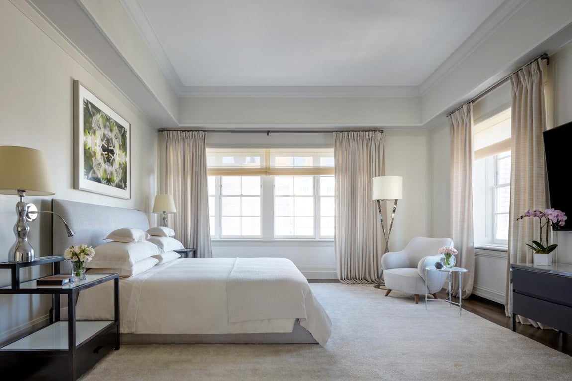 Múltiples dormitorios - El hotel más caro de NY. El ático se encuentra situado en los dos pisos superiores e incluye 5 dormitorios, 4 chimeneas, 6 baños con 2 tocadores y vestidores.