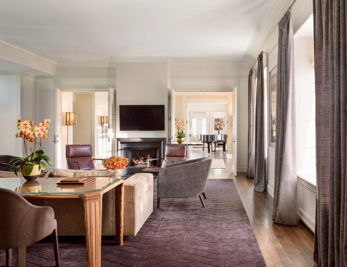 Pensado para largas estancias - El hotel más caro de NY. Pero eso no es todo, el ático cuenta también con su propia sala de música, biblioteca, comedor y varias salas de estar además de una cocina con electrodomésticos de última generación.