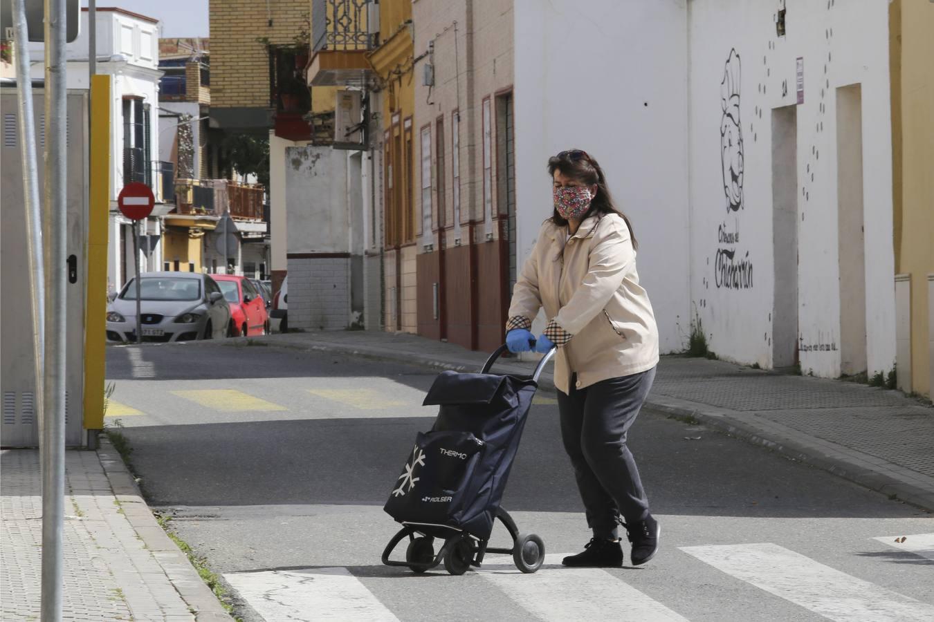 Coronavirus en Sevilla: un día en Torreblanca durante el estado de alarma