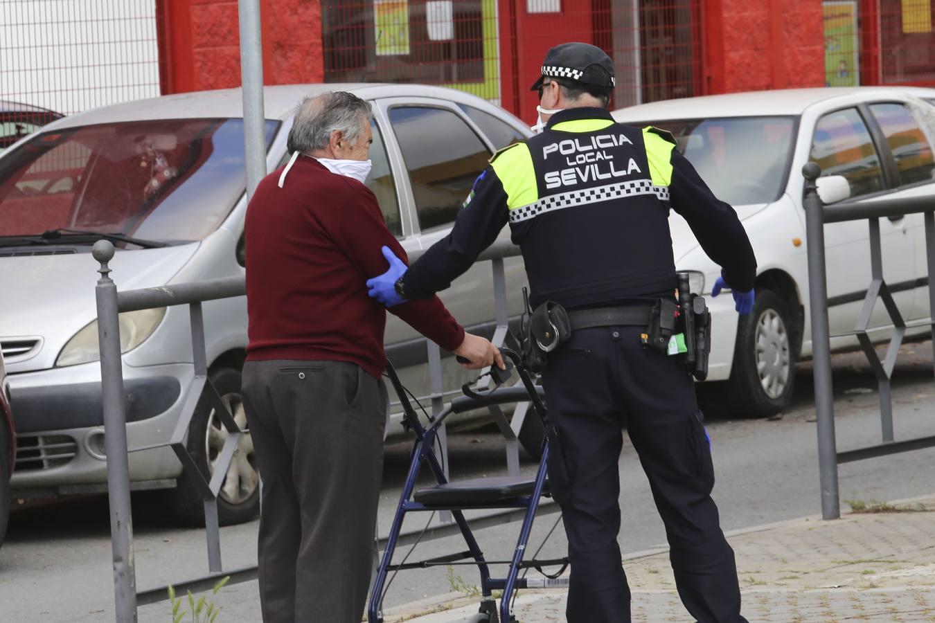 Coronavirus en Sevilla: un día en Torreblanca durante el estado de alarma