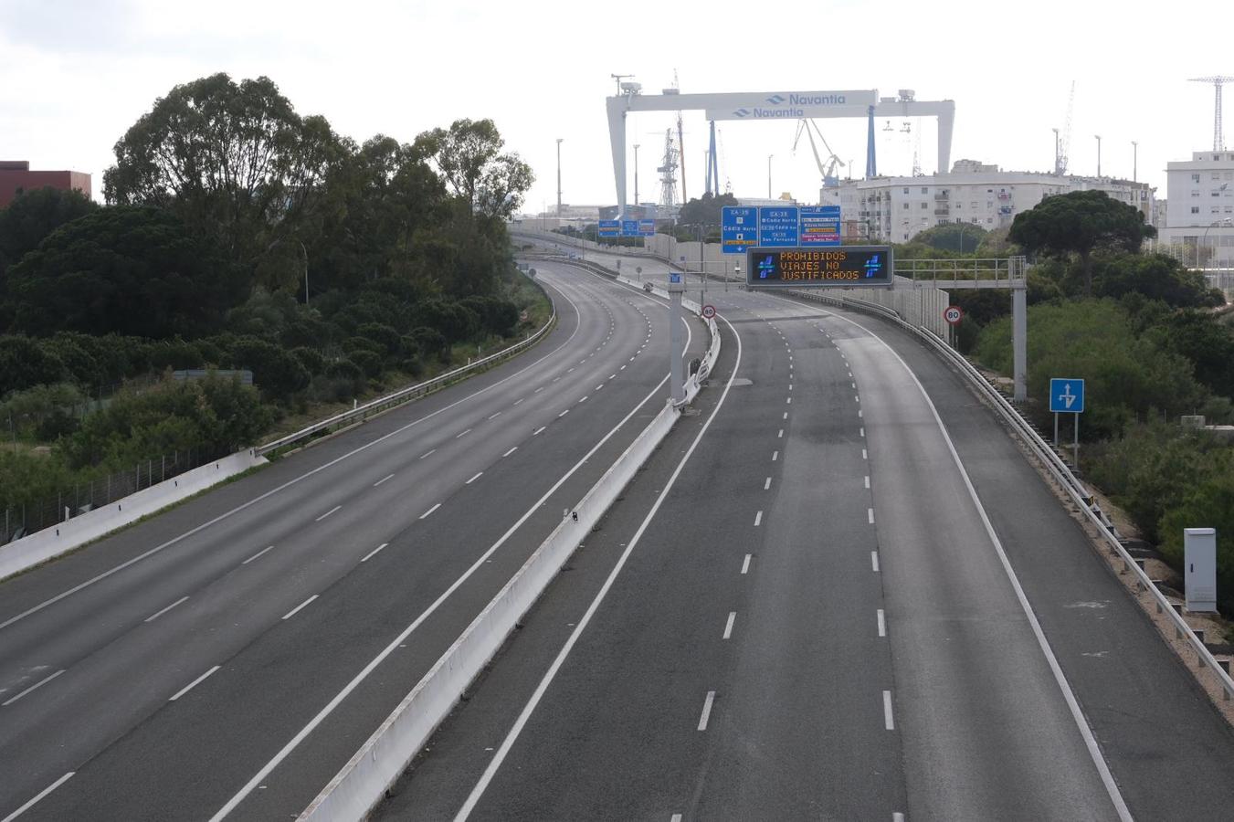 FOTOS: Las carreteras gaditanas se vacían durante el Estado de Alarma