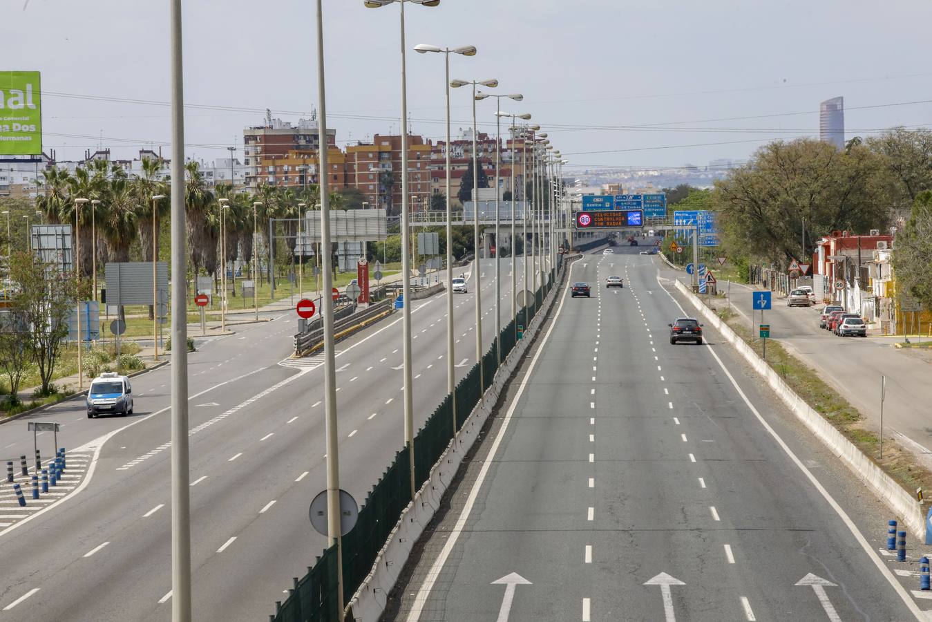 Coronavirus en Sevilla: carreteras desiertas, en cumplimiento del estado de alarma
