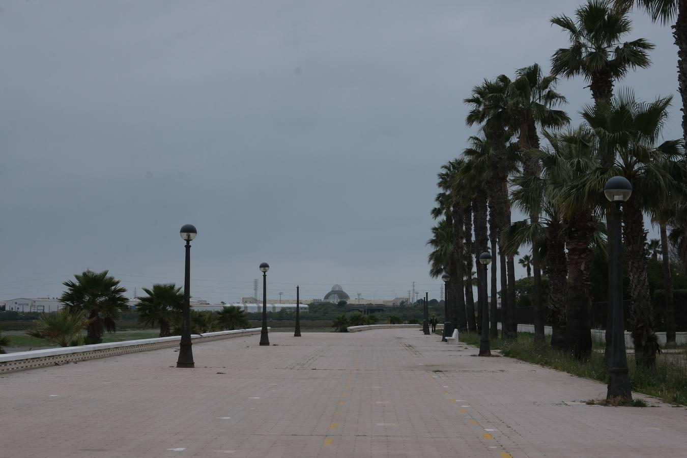 Paseo Marítimo de Puerto Real, desierto.