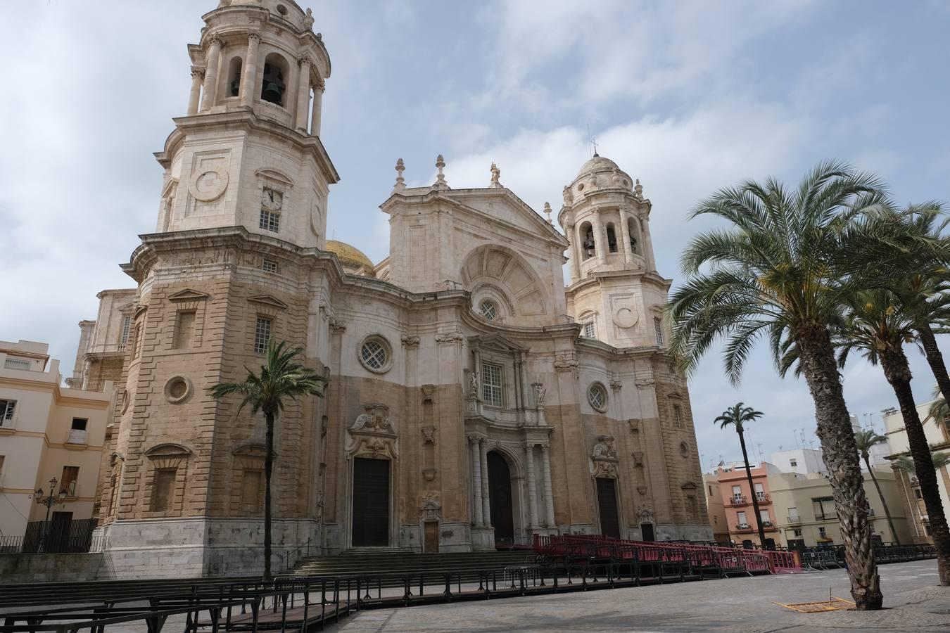 La plaza de la Catedral, sin un alma durante el Estado de Alarma.