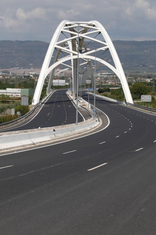 Las carreteras vacías de Córdoba por el coronavirus, en imágenes