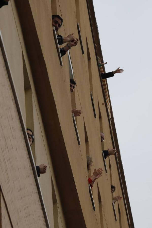 El aplauso de los balcones de Córdoba a los sanitarios, en imágenes (I)