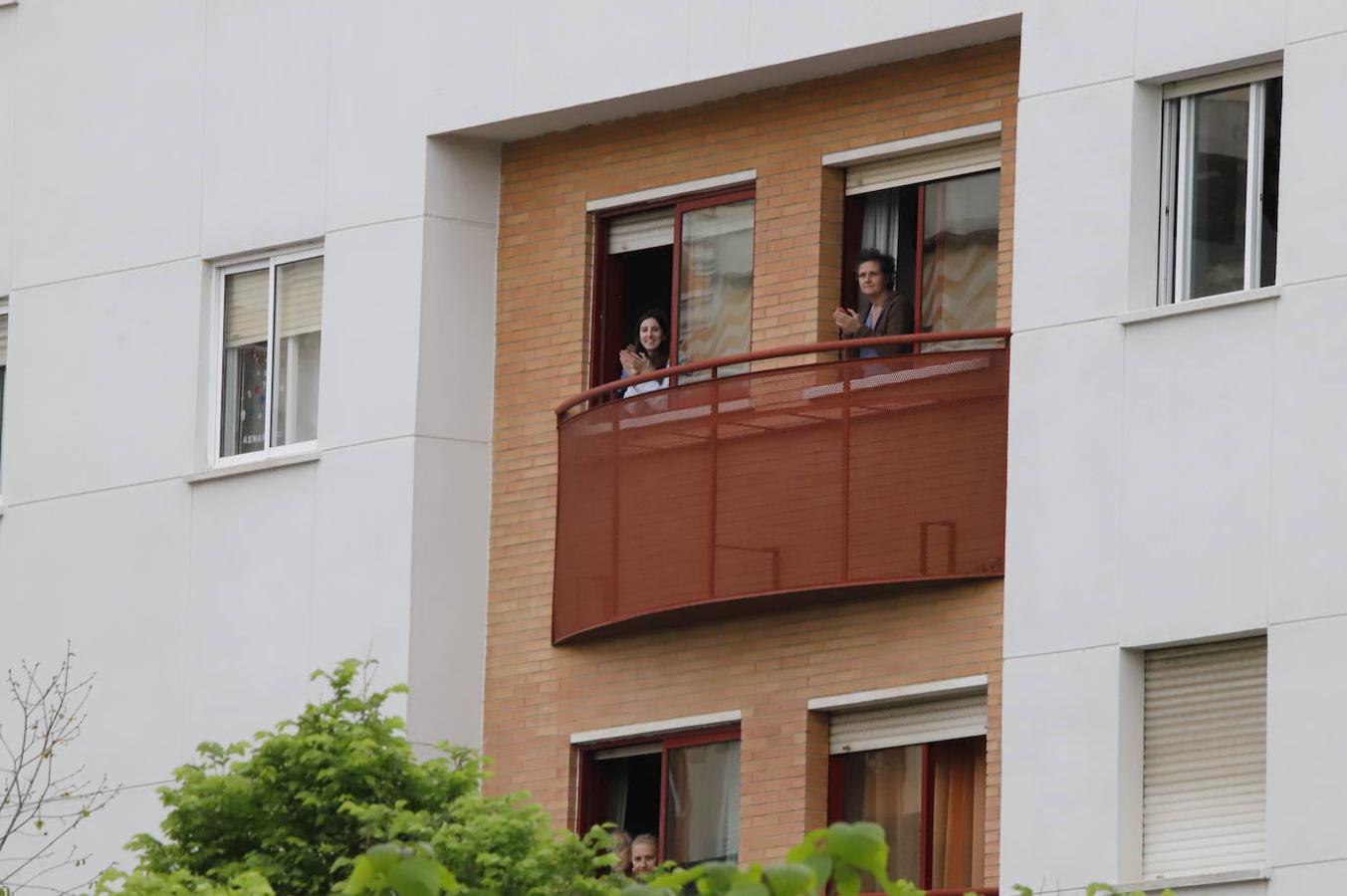 El aplauso de los balcones de Córdoba a los sanitarios, en imágenes (I)