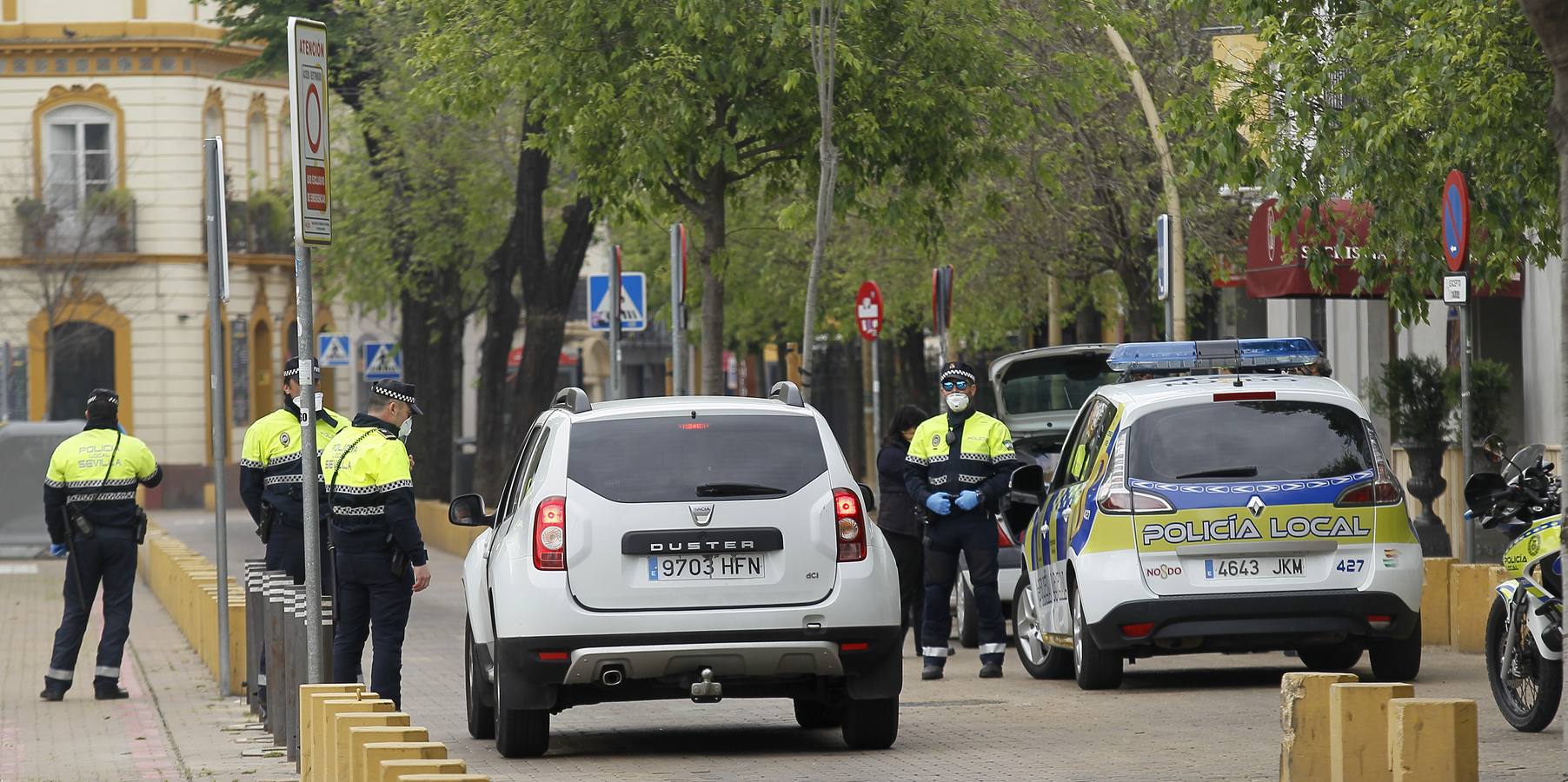 La Policía Local de Sevilla realiza cada día controles para vigilar el cumplimiento del estado de alarma