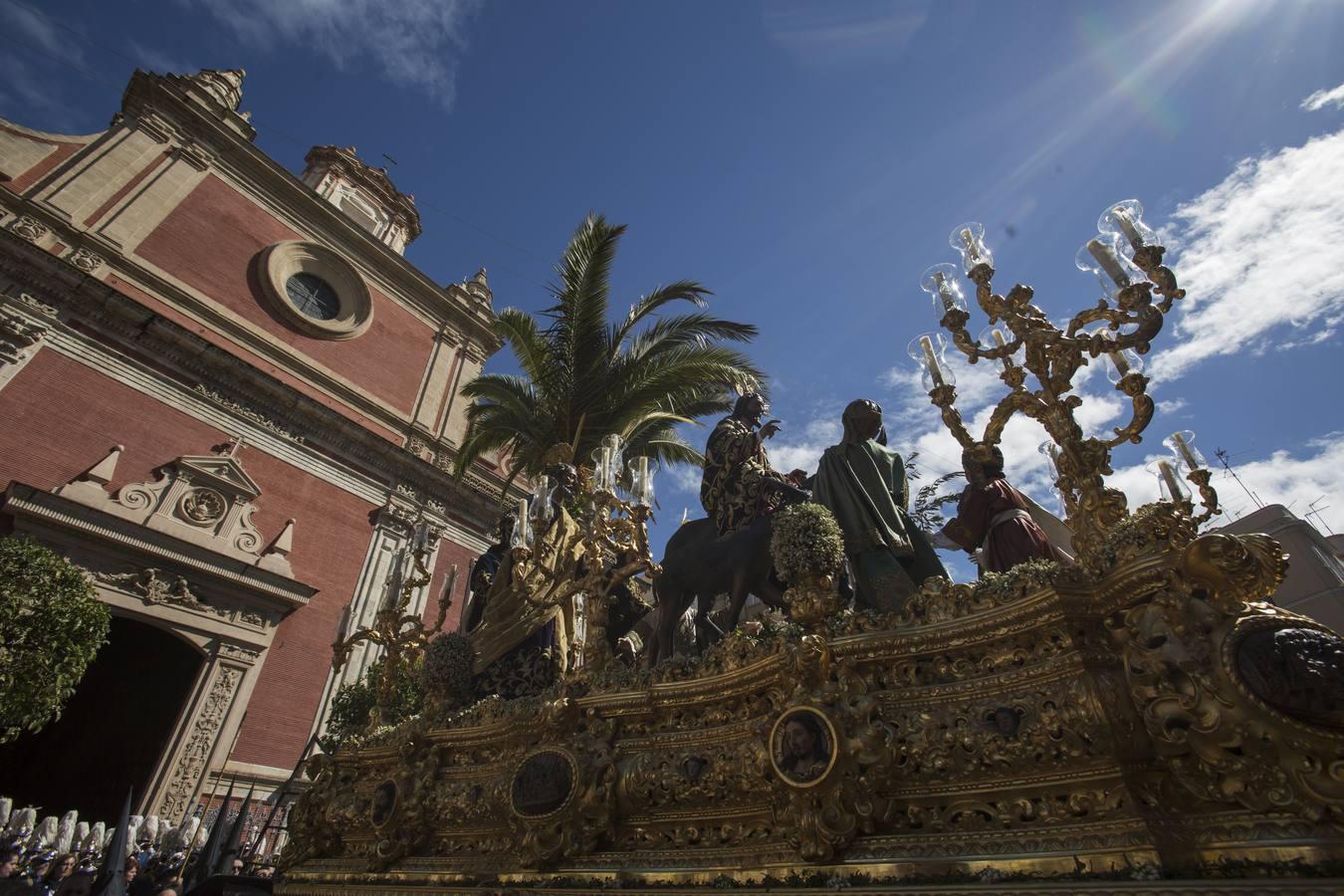 Uno de los momentos más destacados del Domingo de Ramos, la salida del Señor de la Sagrada Entrada en Jerusalén. 