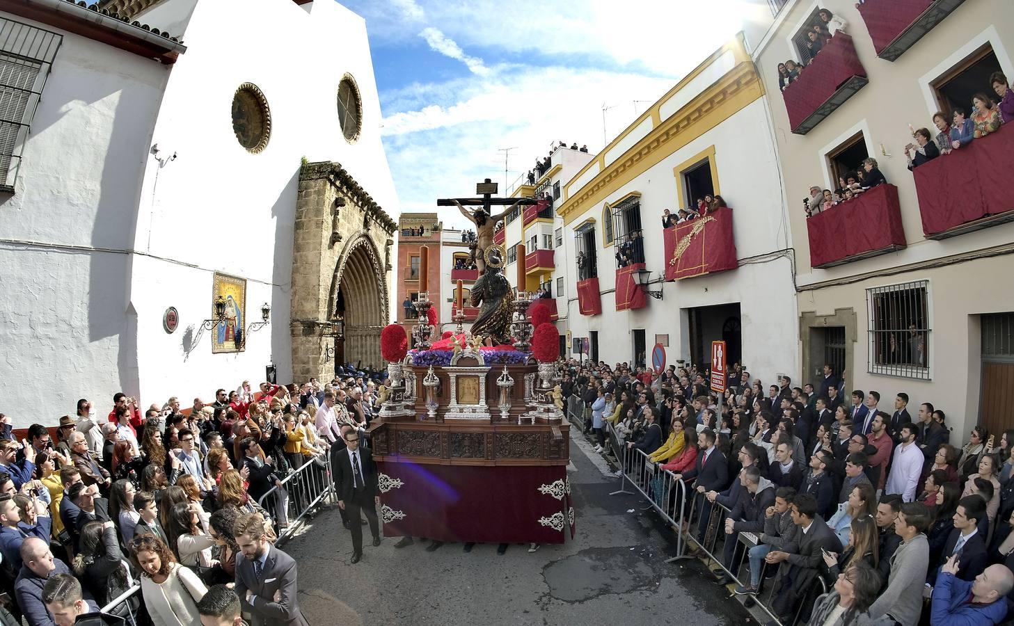 Salida del Cristo dela Buena Muerte. 