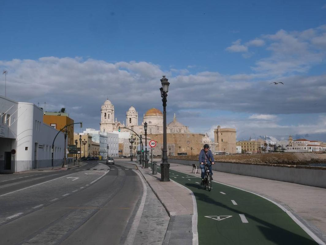 FOTOS: Coronavirus y confinamiento en Cádiz. Calles y plazas el miércoles 1 de abril 2020