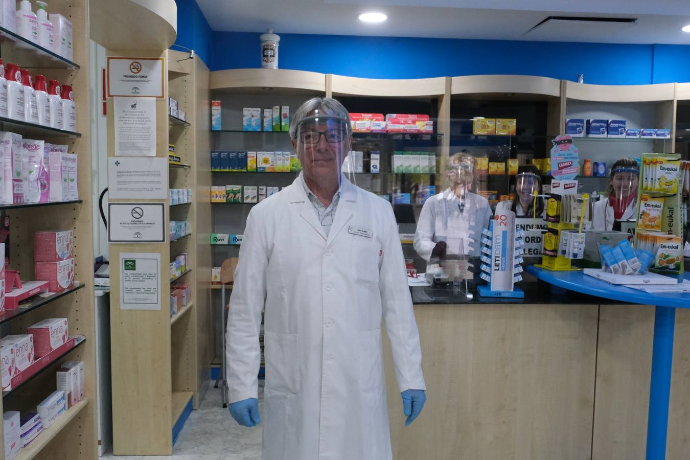 Pedro Fernández. 60 años. Farmacéutico. 