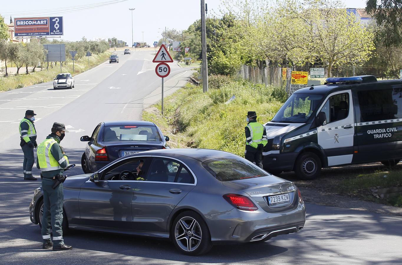 Coronavirus en Sevilla: Exhaustivos controles de tráfico para evitar desplazamientos no esenciales