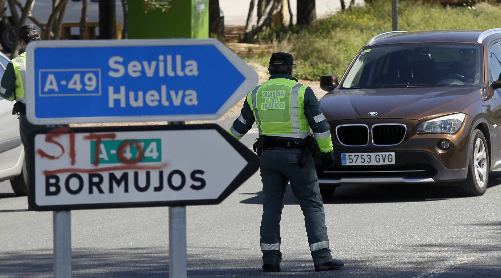 Coronavirus en Sevilla: Exhaustivos controles de tráfico para evitar desplazamientos no esenciales