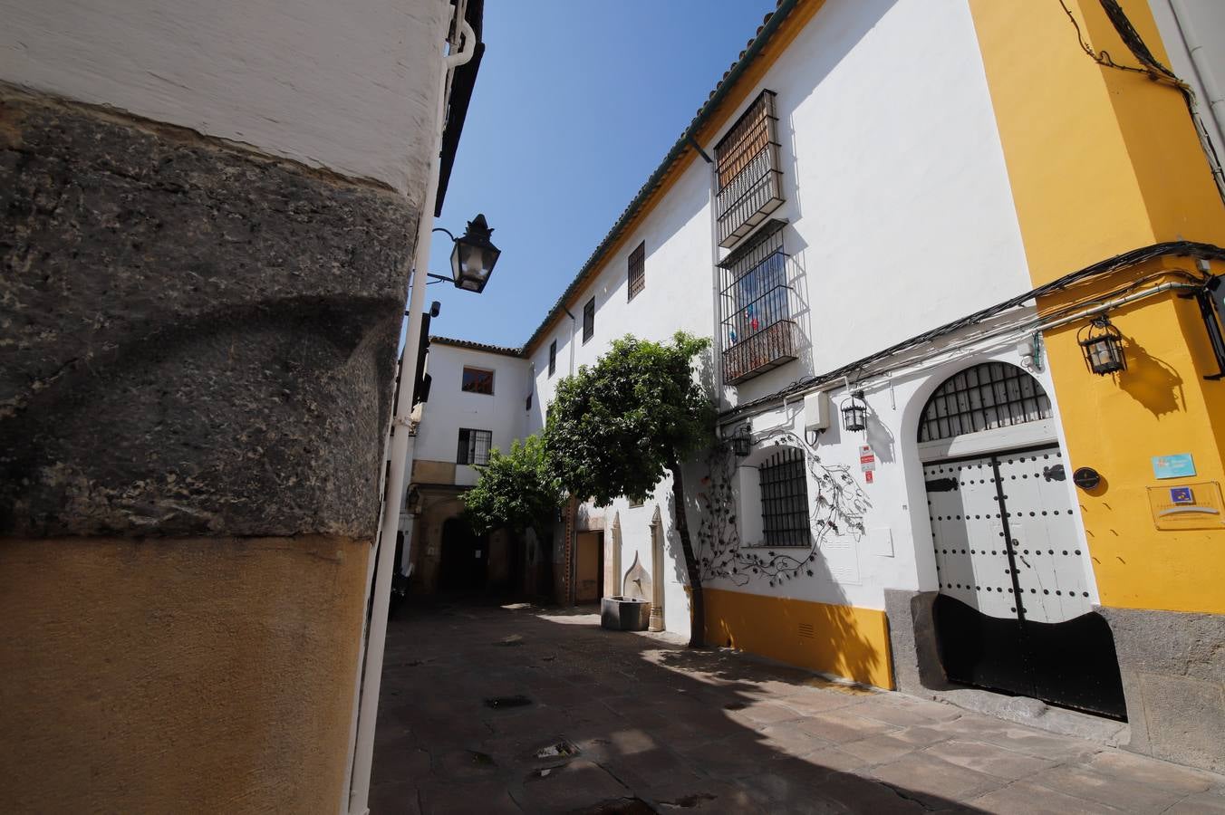 Coronavirus en Córdoba: Paseo de ausencias por las plazas