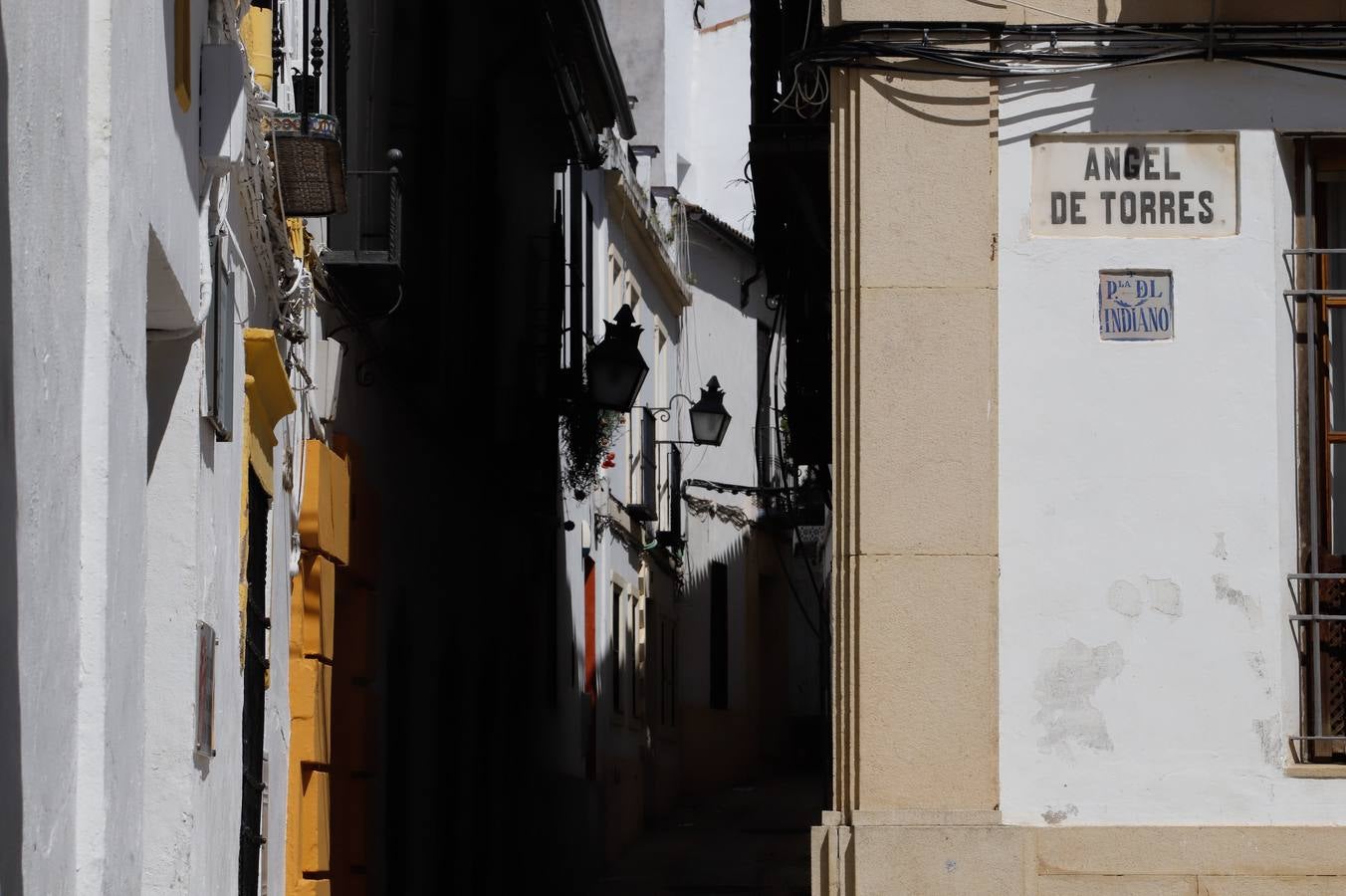 Coronavirus en Córdoba: Paseo de ausencias por las plazas