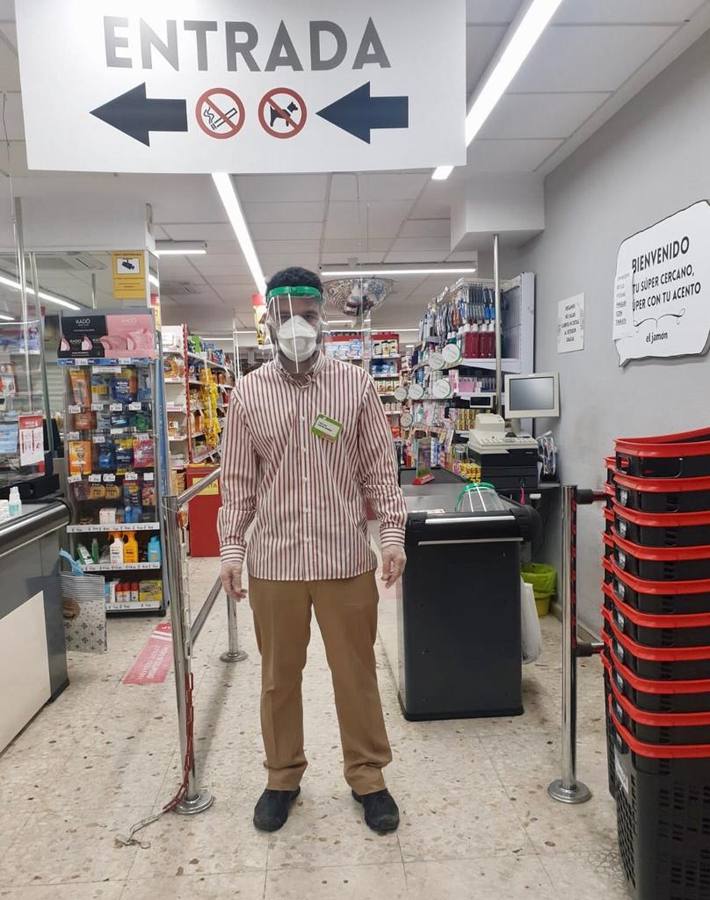 David Gómez Rabadán. 30 años. Encargado de supermercado. 