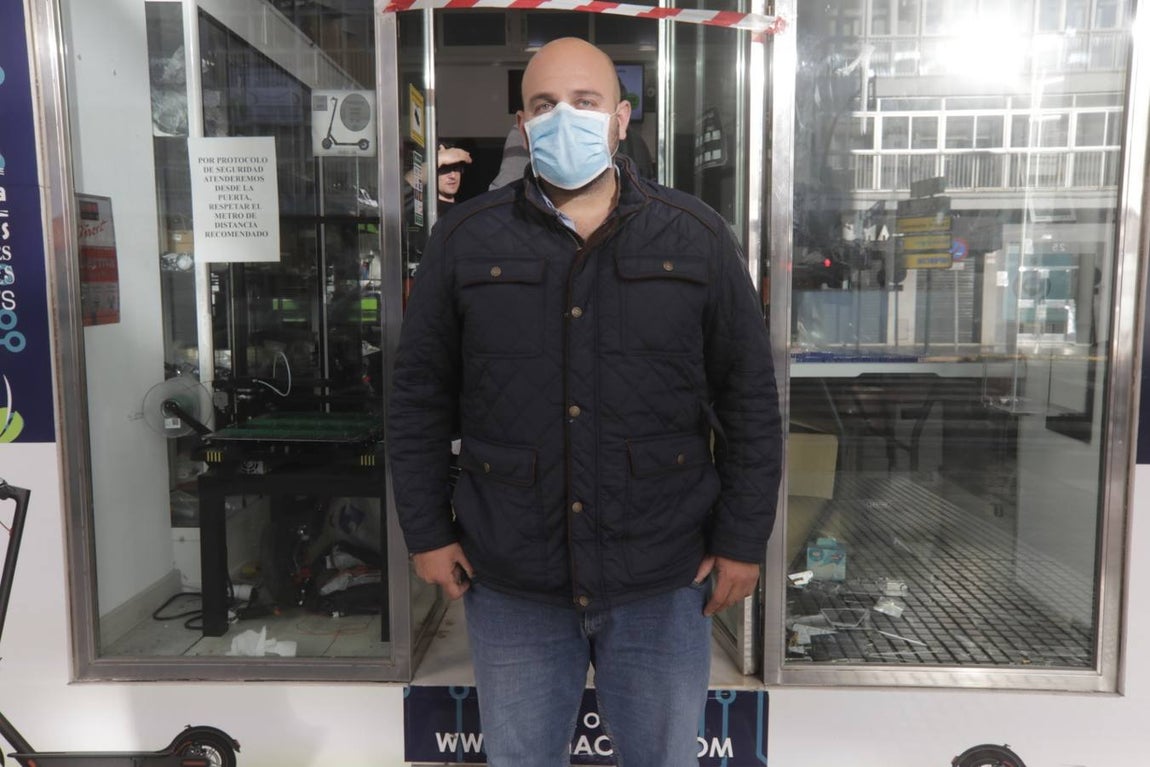 Eugenio Belgrano. 32 años. Informática reparación. 