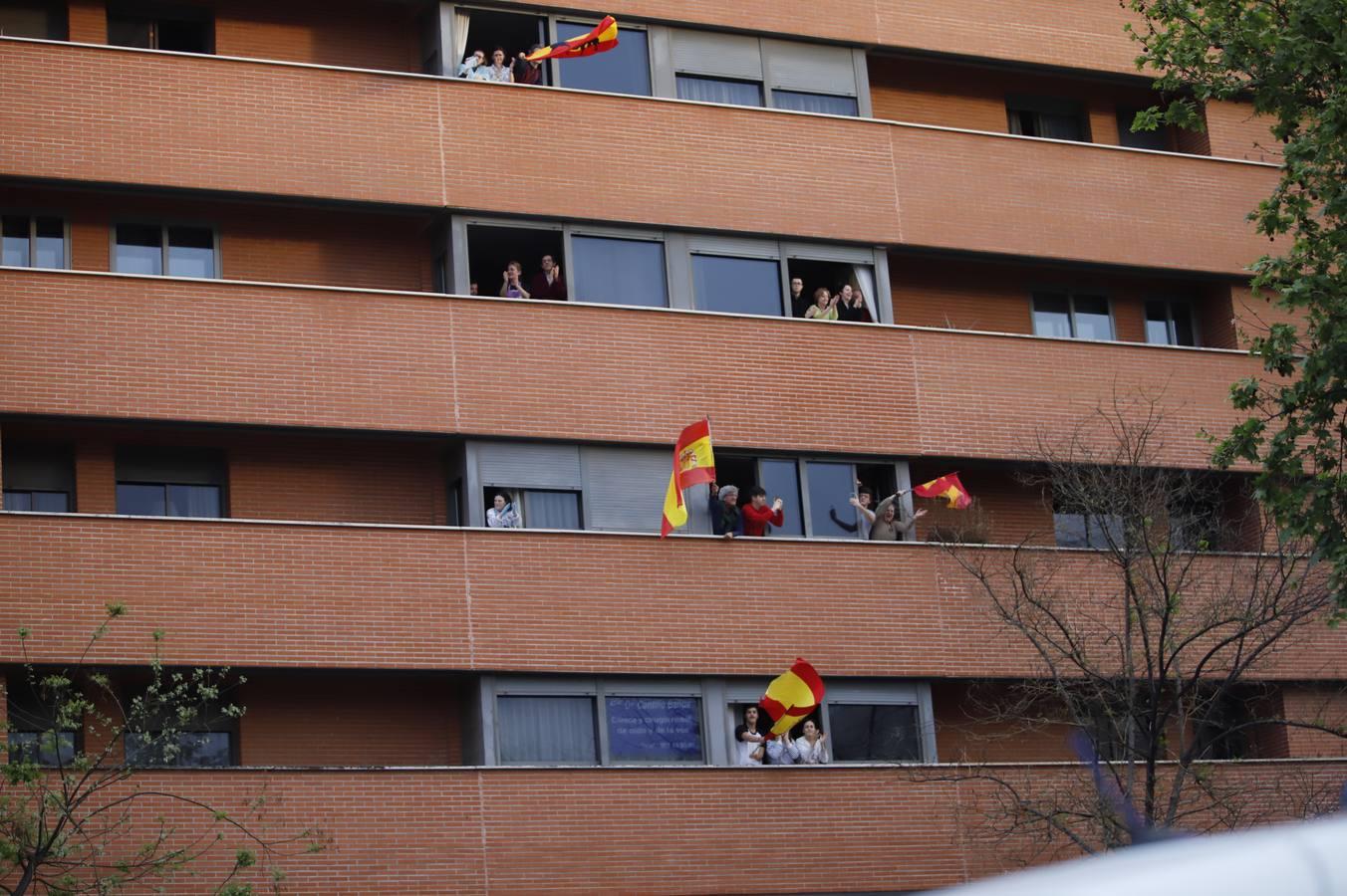 La comitiva de homenaje a los sanitarios en Córdoba, en imágenes