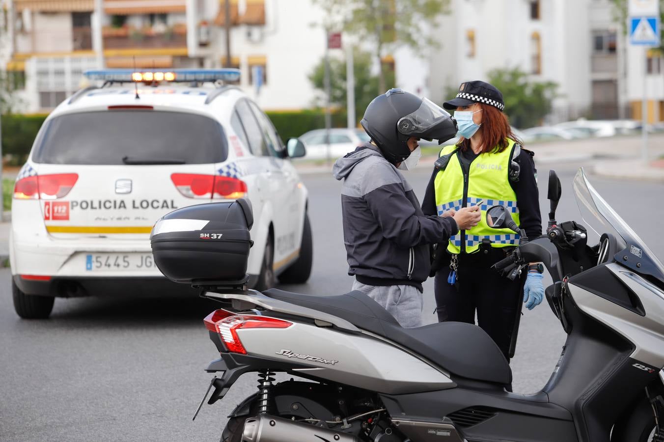 La intervención de la Policía Local de Córdoba por el coronavirus, en imágenes