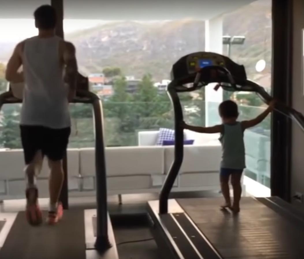 Gimnasio con la mejor equipación. No podía faltar un gimnasio con la mejor equipación donde Messi entrena duro todas las mañanas.