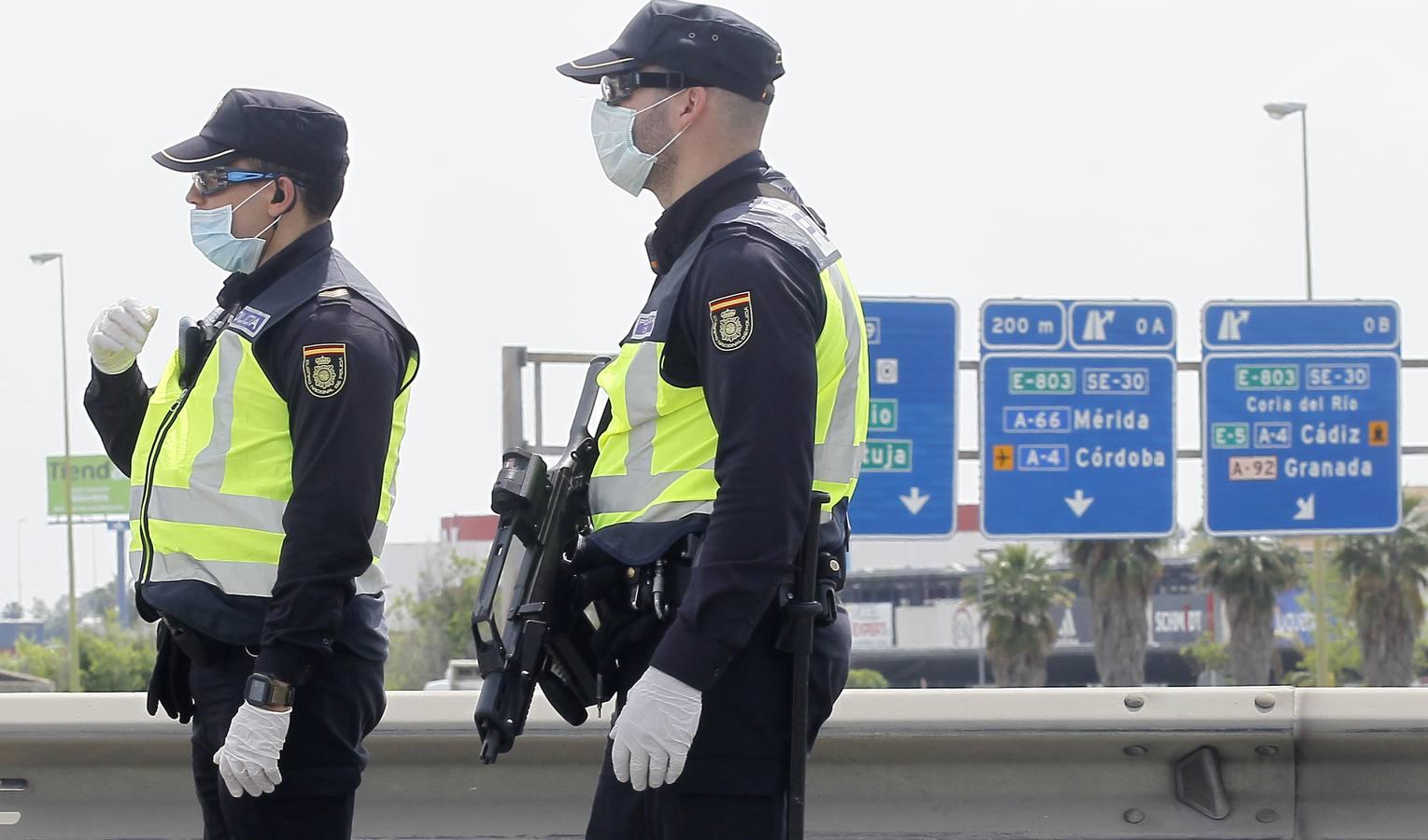 Controles en las salidas de Sevilla para evitar que se salten el estado de alarma en Semana Santa