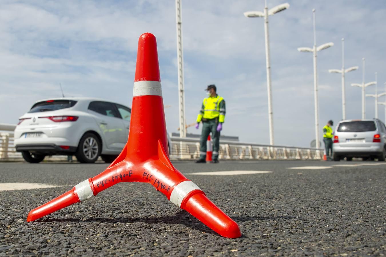 Controles en las salidas de Sevilla para evitar que se salten el estado de alarma en Semana Santa