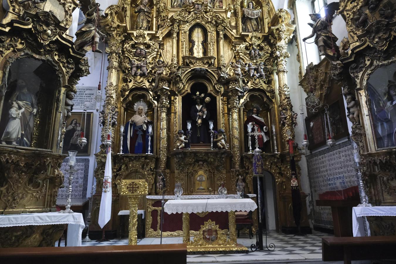 FOTOS: Cádiz, en silencio y vaciado este Jueves Santo