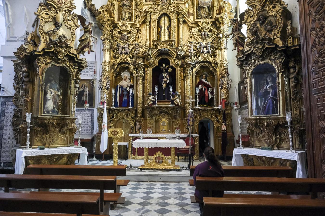 FOTOS: Cádiz, en silencio y vaciado este Jueves Santo