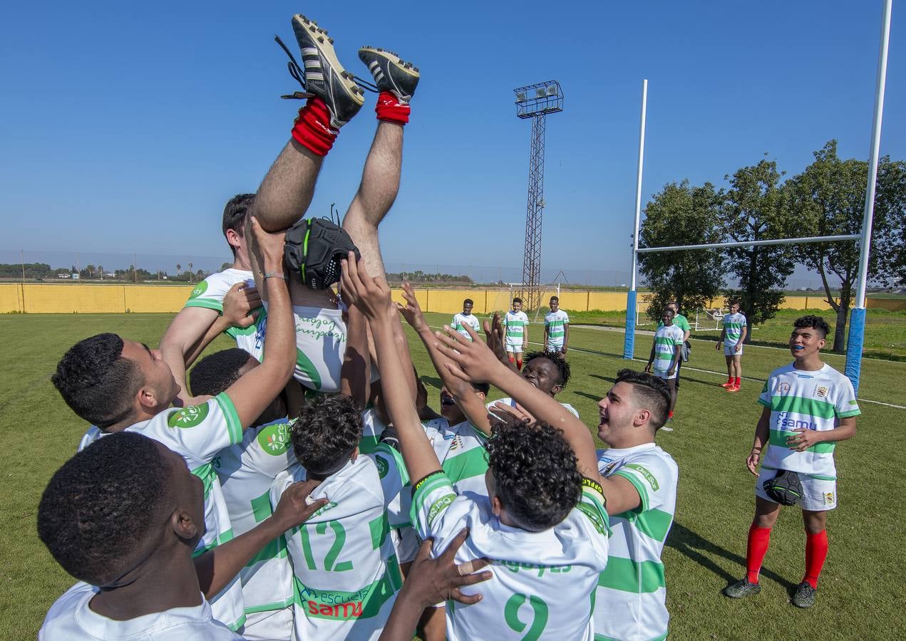 Jueves Santo. Victoria (Las Cigarreras). Partido de liga de rugby de la categoría desarrollo sub-18, disputado por el Club de Rugby San Jerónimo-Fundación SAMU. El equipo forma parte de un proyecto pionero en el ámbito de la Protección de Menores Extranjeros no Acompañados (MENAS) y otros colectivos vulnerables, enfocado a la calidad de vida a través del rugby como deporte inclusivo.