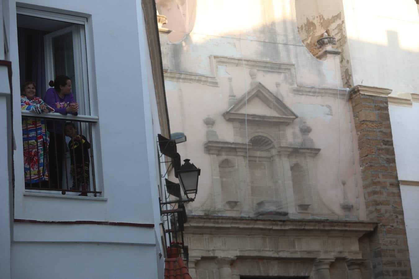 FOTOS: Cádiz, en silencio y vaciado este Jueves Santo