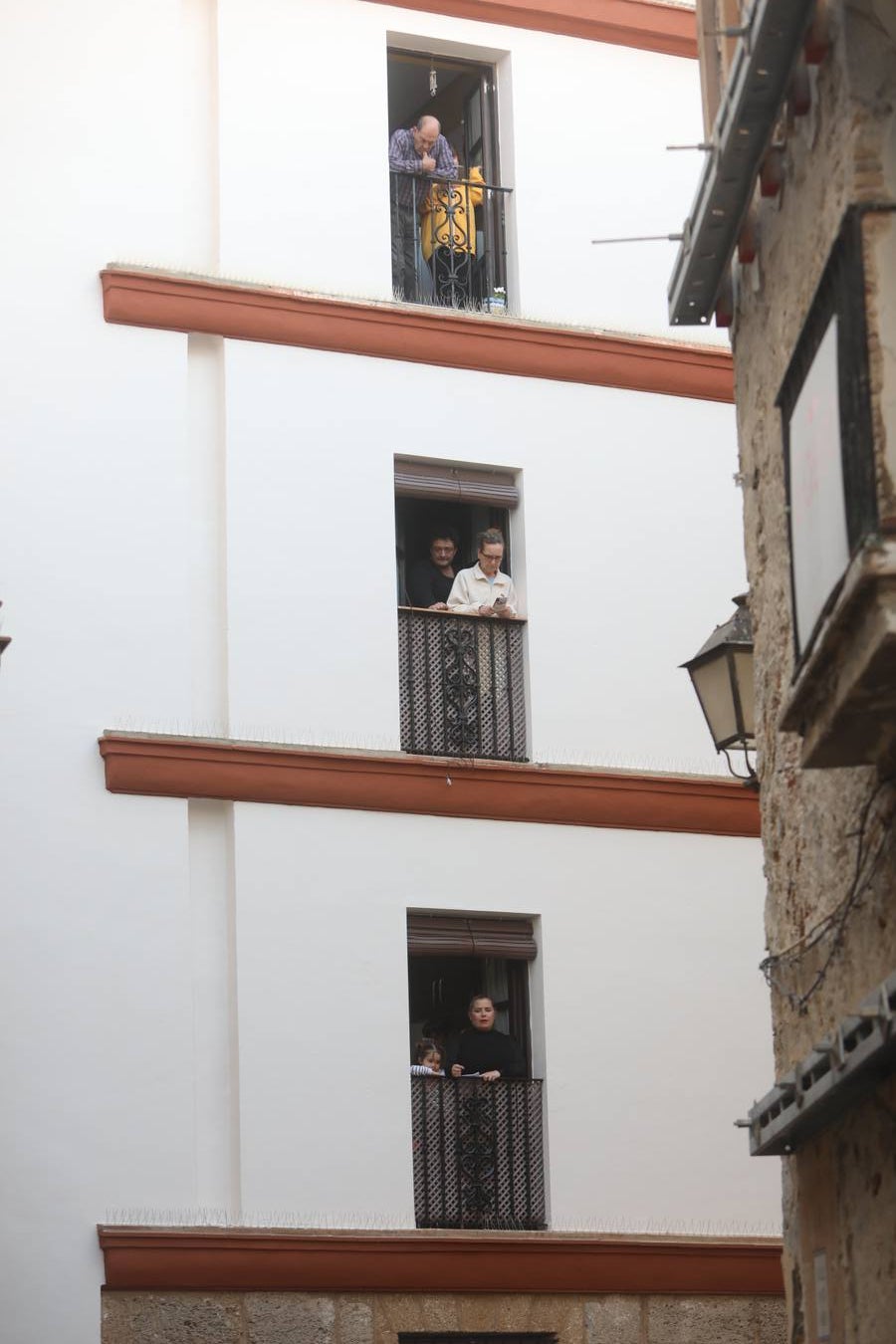 FOTOS: Cádiz, en silencio y vaciado este Jueves Santo