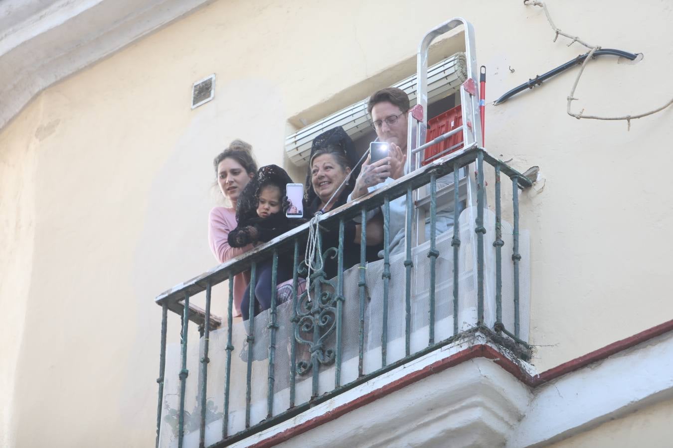 FOTOS: Cádiz, en silencio y vaciado este Jueves Santo